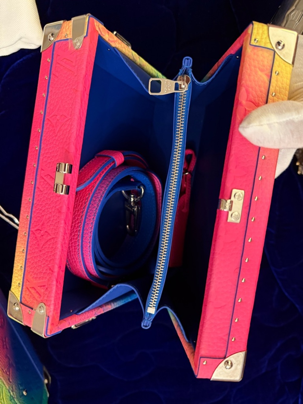 Louis Vuitton Rainbow Gradient Monogram Cluth Box Illusion Virgil Abloh - Picture 3 of 3